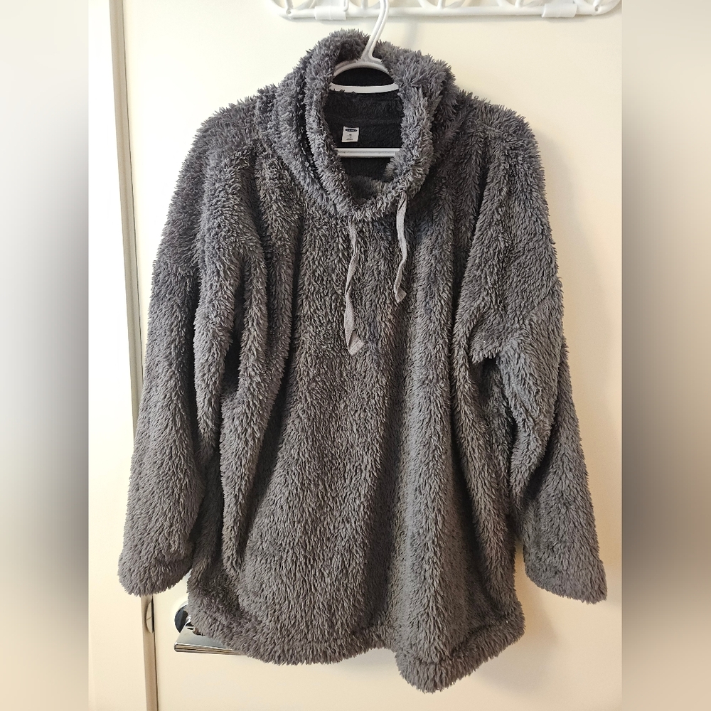 Old Navy Women's Fuzzy Grey Sweater